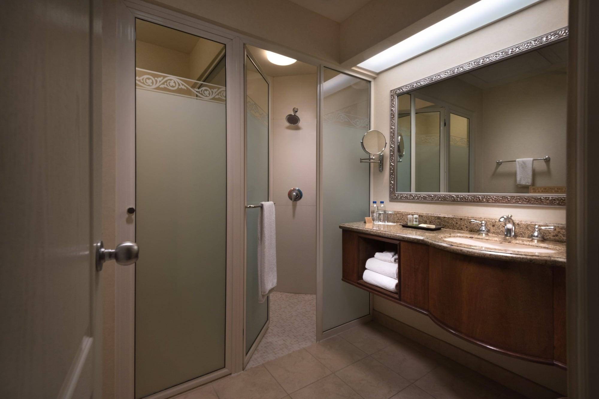 Safi Royal Luxury Valle San Pedro Garza García Kültér fotó A bathroom in a hotel