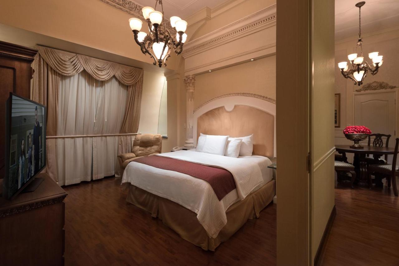 Safi Royal Luxury Valle San Pedro Garza García Kültér fotó A bedroom at the hotel