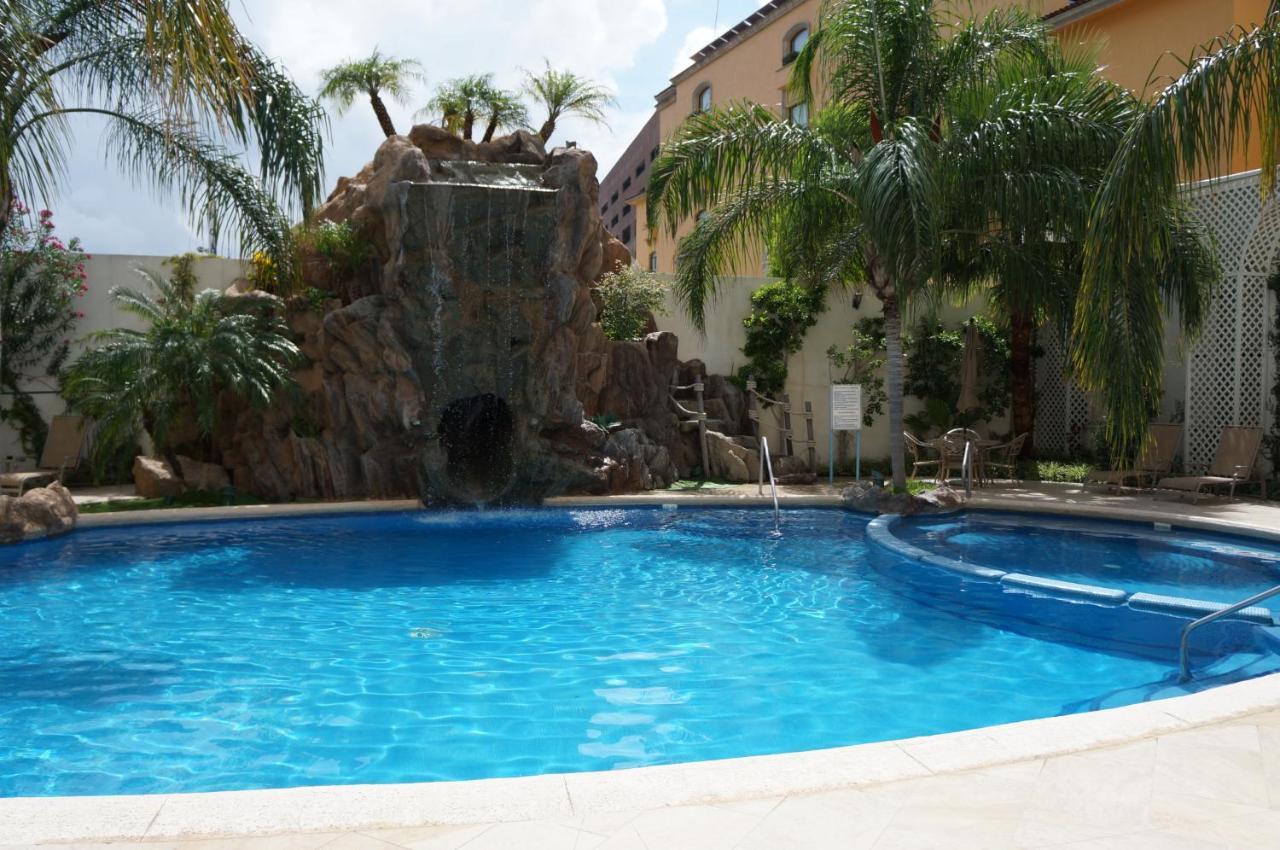 Safi Royal Luxury Valle San Pedro Garza García Kültér fotó Swimming pool at the hotel