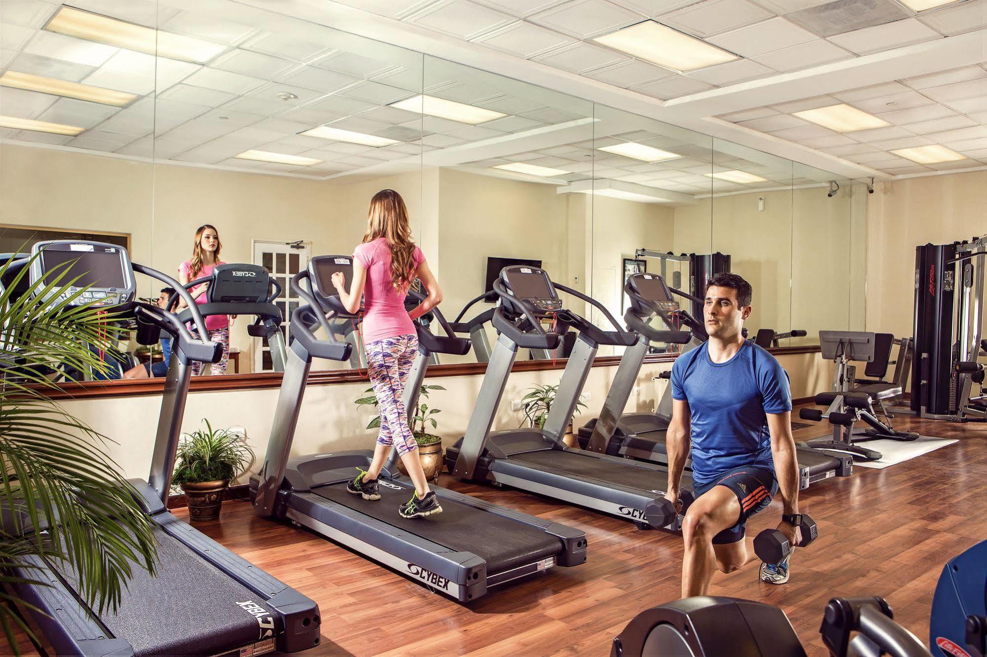 Safi Royal Luxury Valle San Pedro Garza García Kültér fotó A gym in the United States