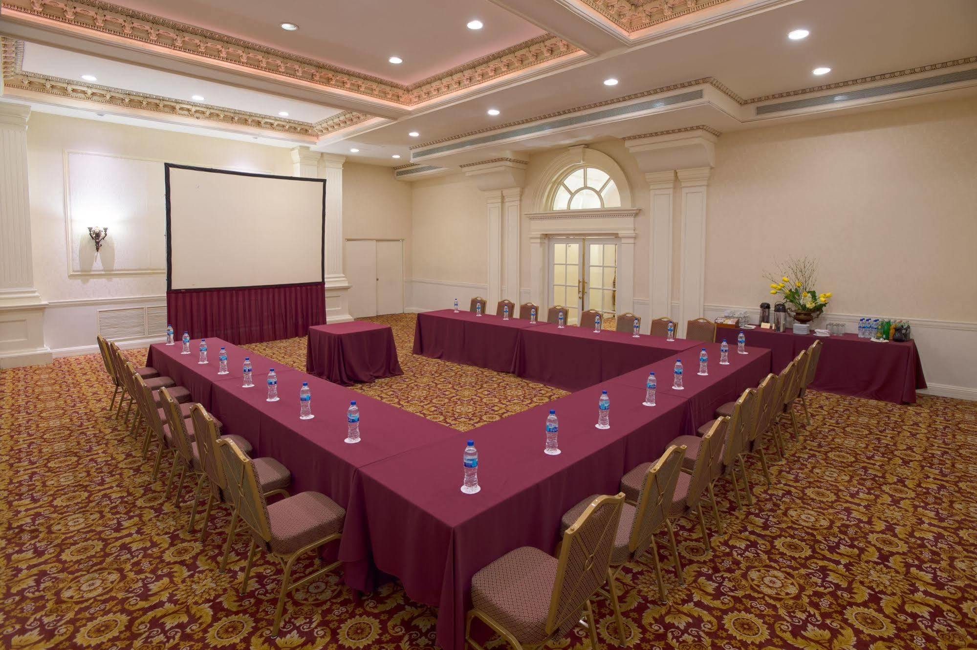 Safi Royal Luxury Valle San Pedro Garza García Kültér fotó U-shaped table layout